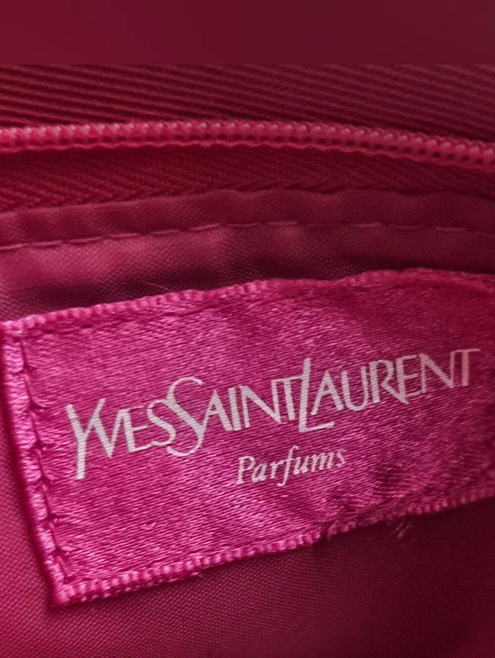 Yves Saint Laurent compact ysl